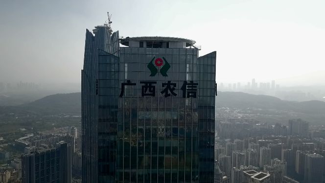 率先突破擎旗奋进，球队领先别队一步进军前列